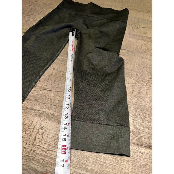 Lululemon size 6 compression leggings - Picture 4 of 7